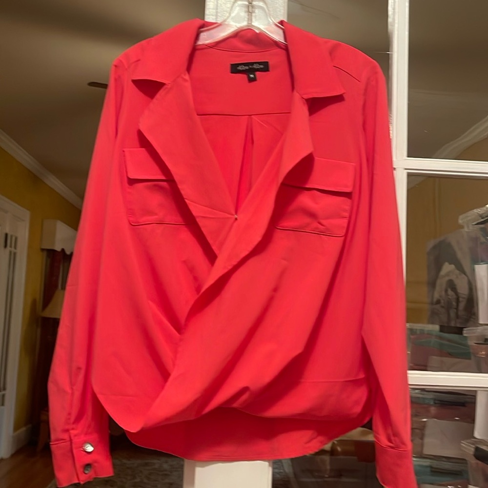 Beautiful Alex + Alex coral pink top Size medium, like new